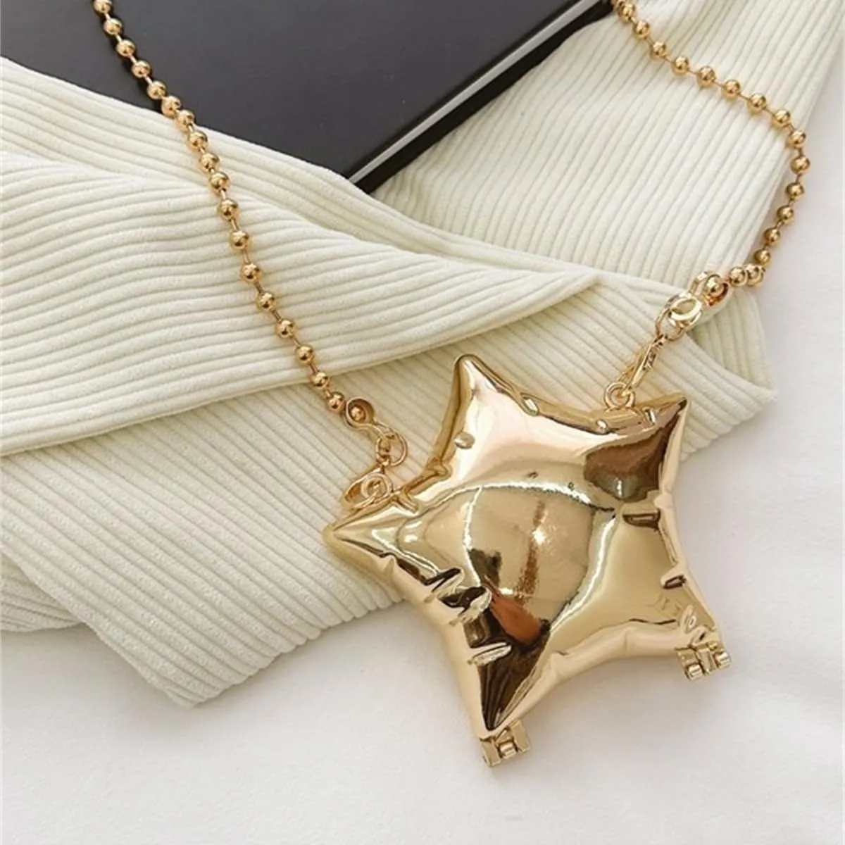 Acrylic Clutch Purse for Women Novelty Star Shaped Handbags Unique Purse for Party Cocktail Shoulder Bag