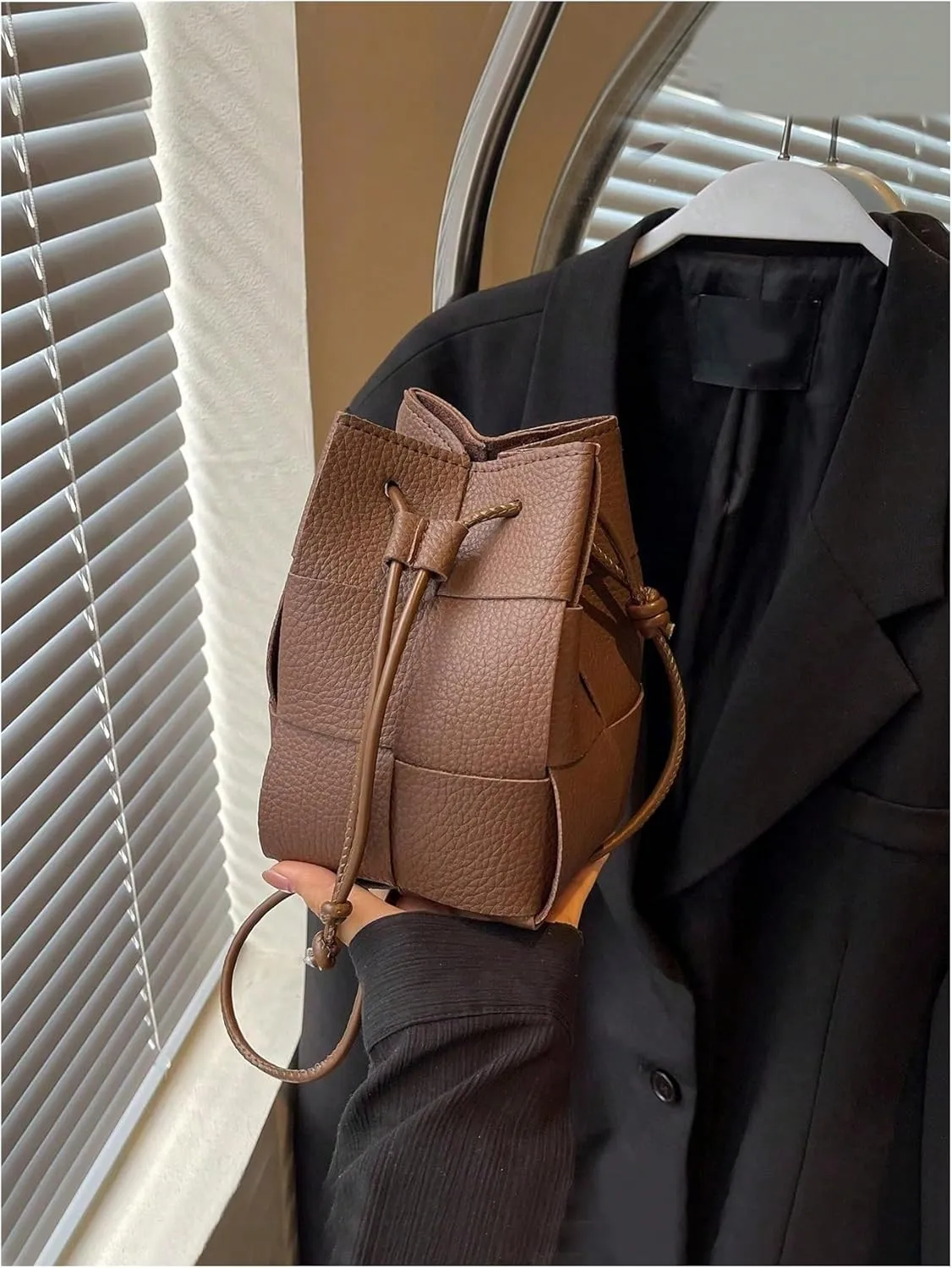 OYOANGLE Women's PU Leather Drawstring Mini Bucket Bag Trendy Crossbody Bags Cell Phone Purse