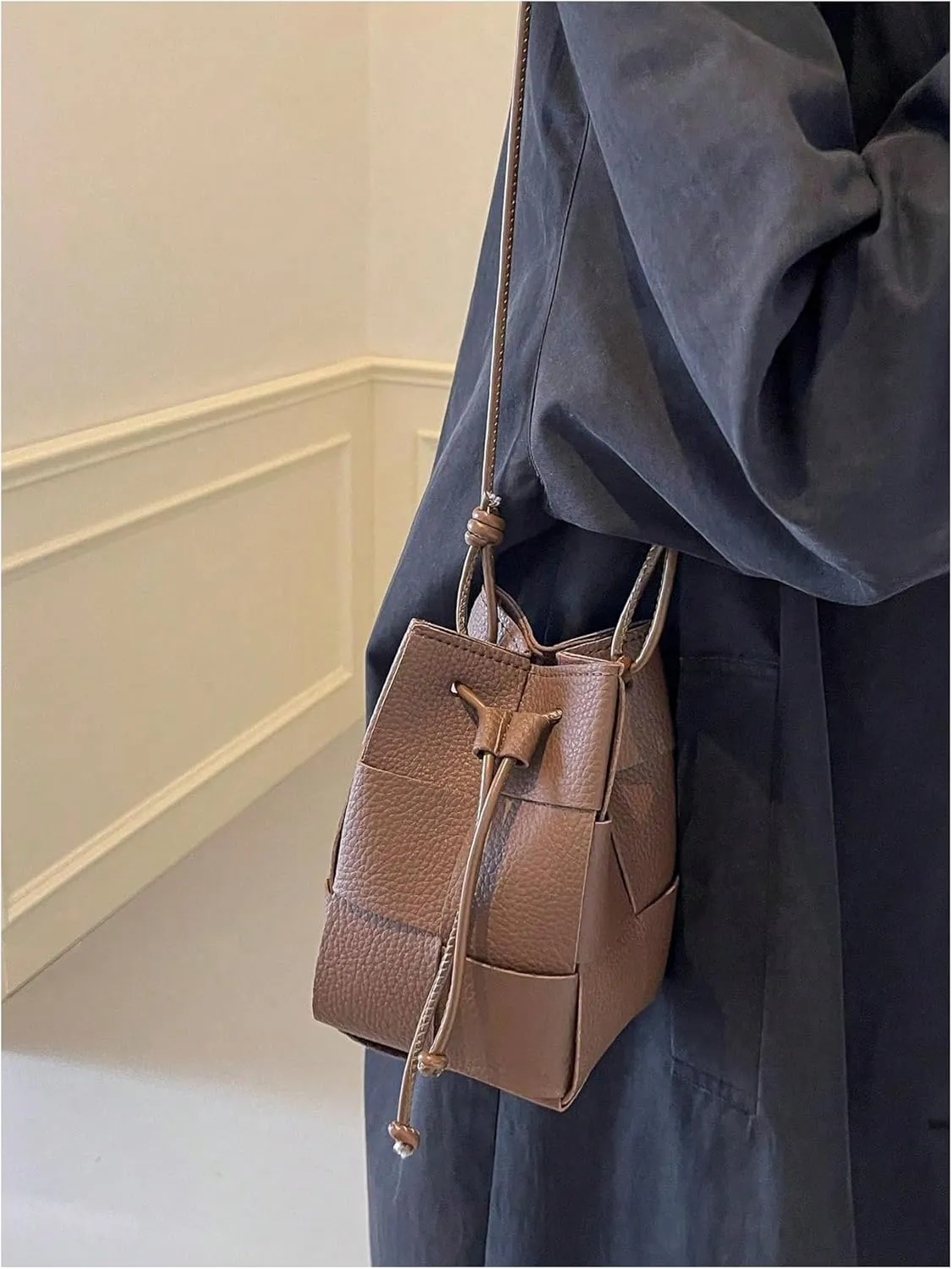 OYOANGLE Women's PU Leather Drawstring Mini Bucket Bag Trendy Crossbody Bags Cell Phone Purse
