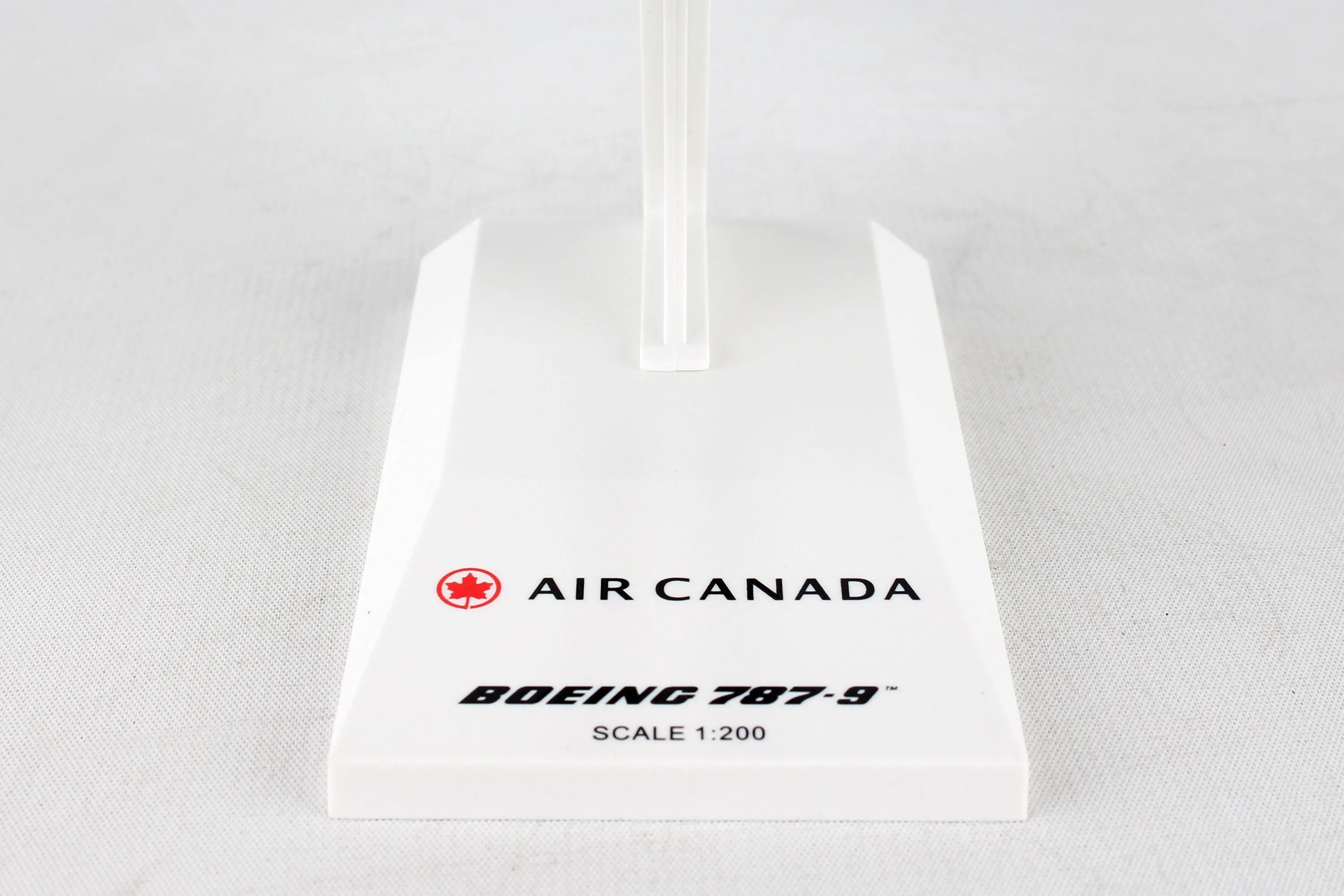 SKYMARKS AIR CANADA 787-9 1/200 2017 LIVERY REG#C-FKSV