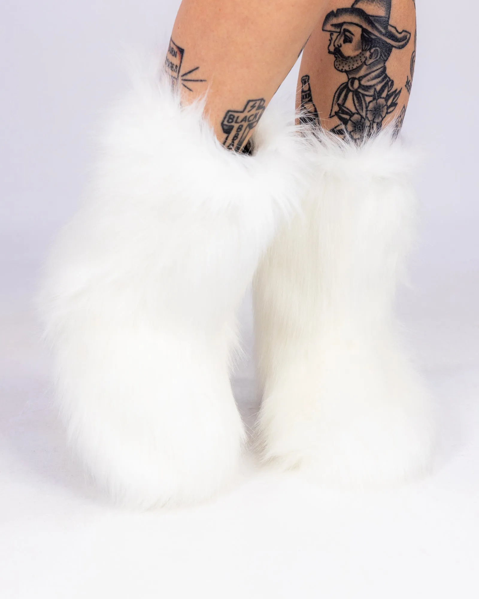 Women's White Boots With The Fur